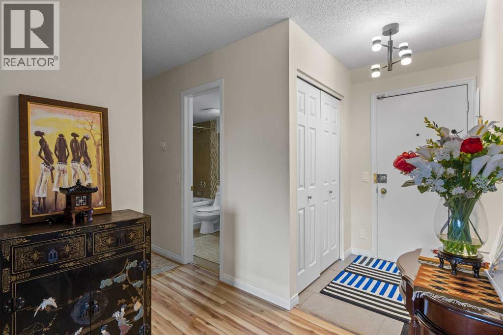 301, 305 25 Avenue SW