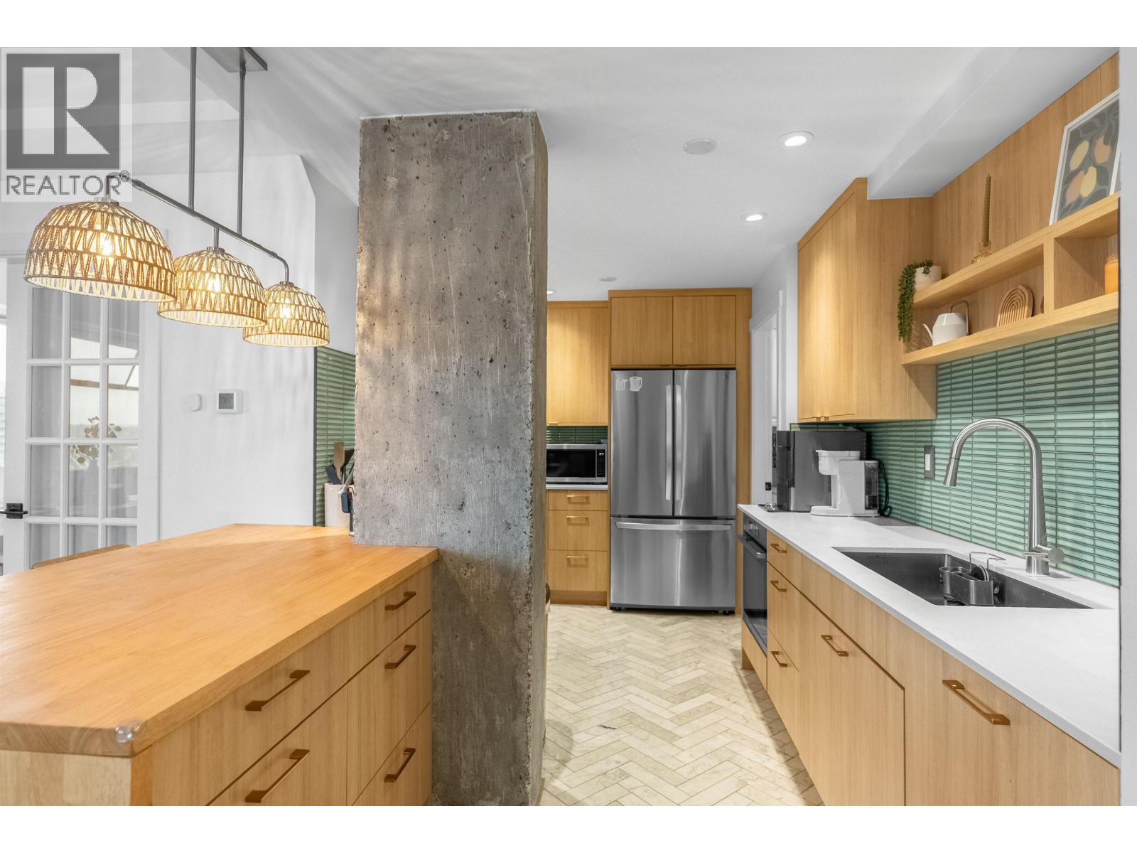 1002 47 AGNES STREET