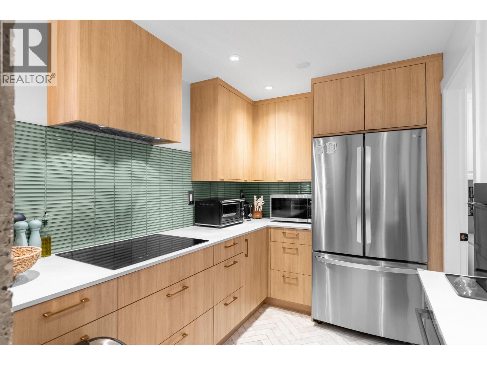 1002 47 AGNES STREET