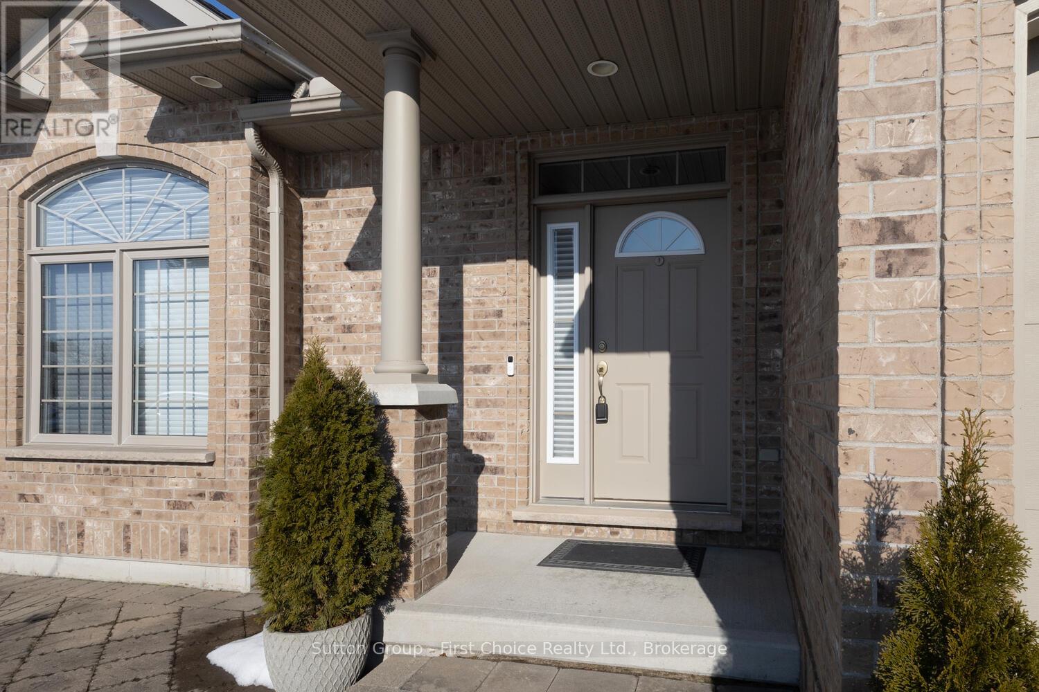 32 NORTH POINTE DRIVE