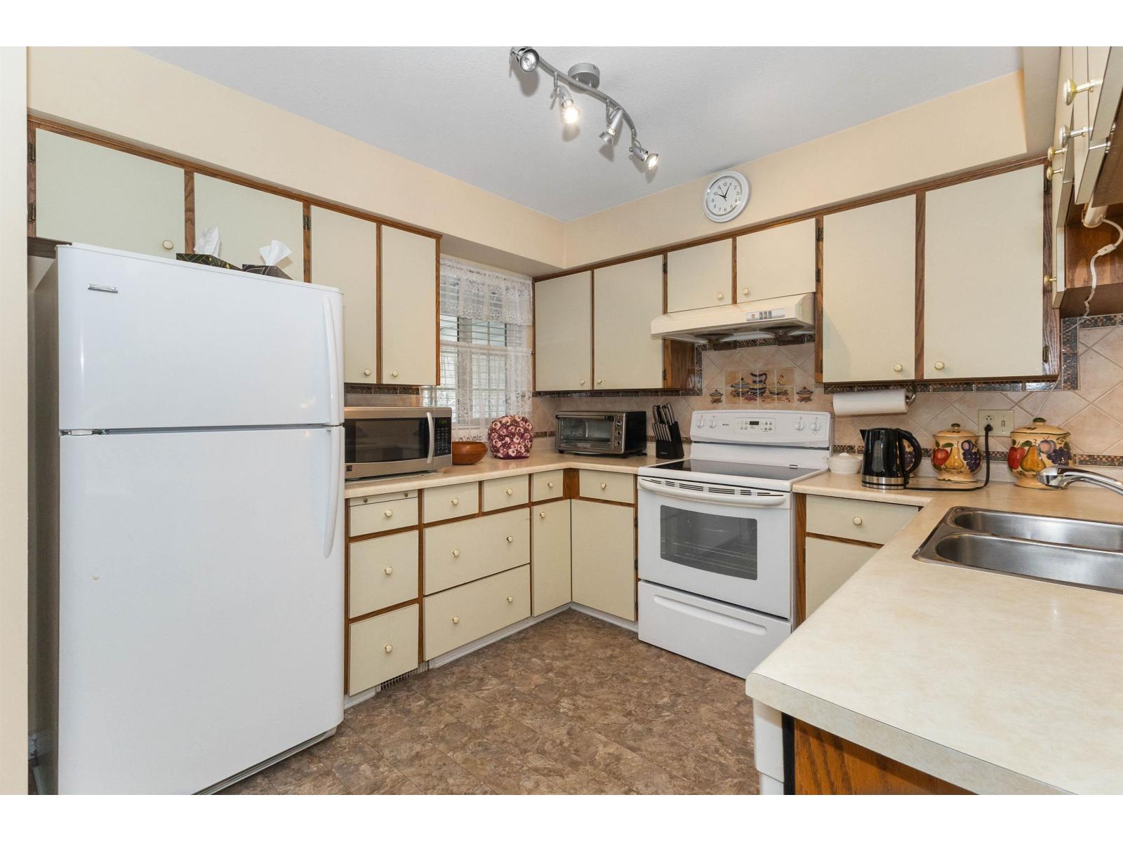 11 33020 MACLURE ROAD