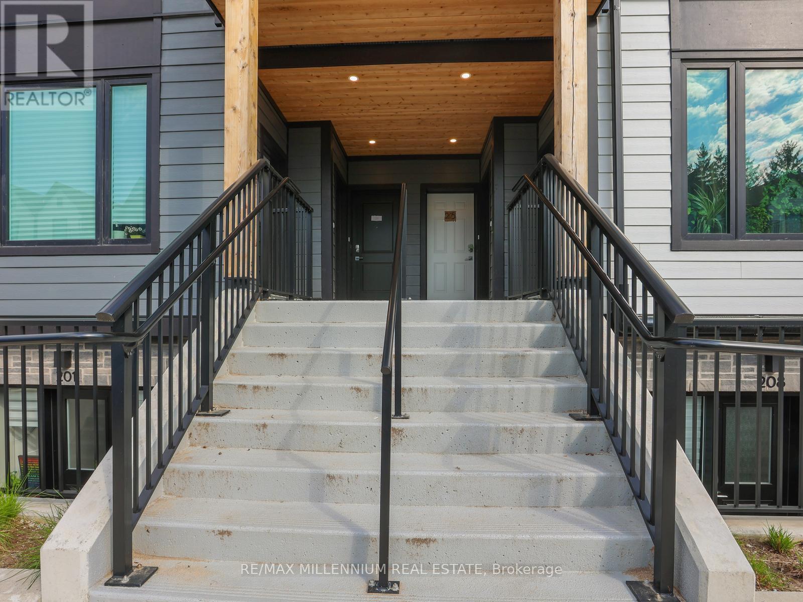 206 - 708 WOOLWICH STREET