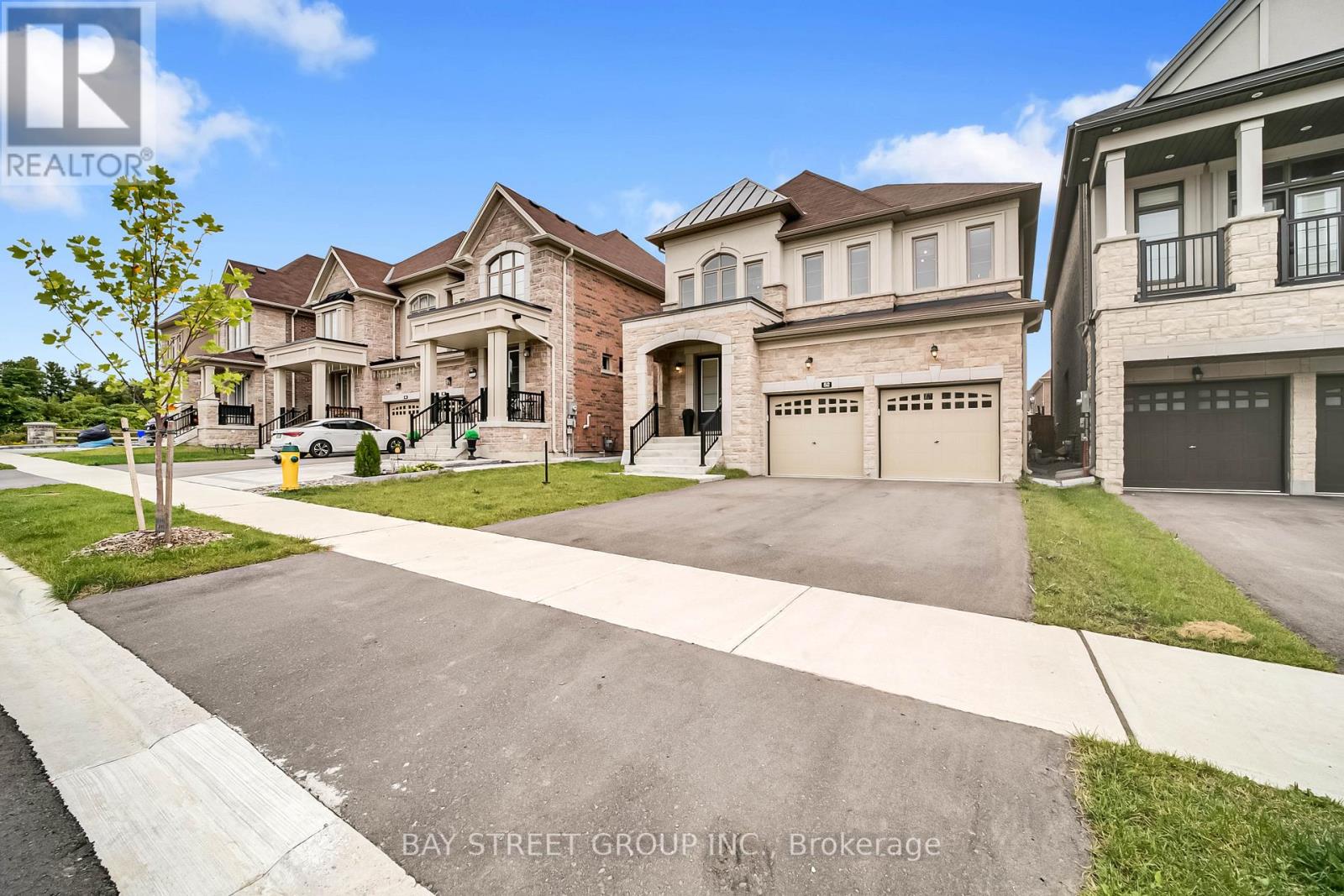 Photo 1 of 39 — 52 Prunella Crescent, East Gwillimbury, ON L9N0S7