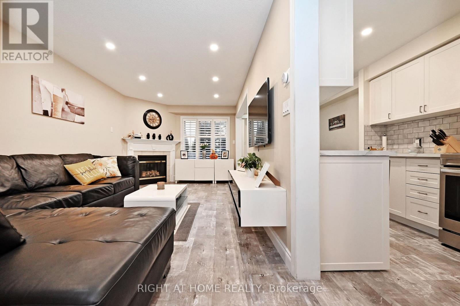 73 BLOOMGATE CRESCENT