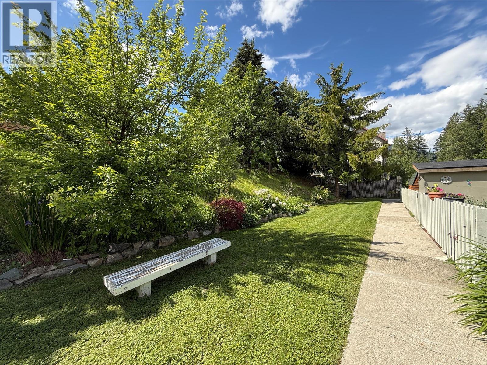 467 Richards Street W