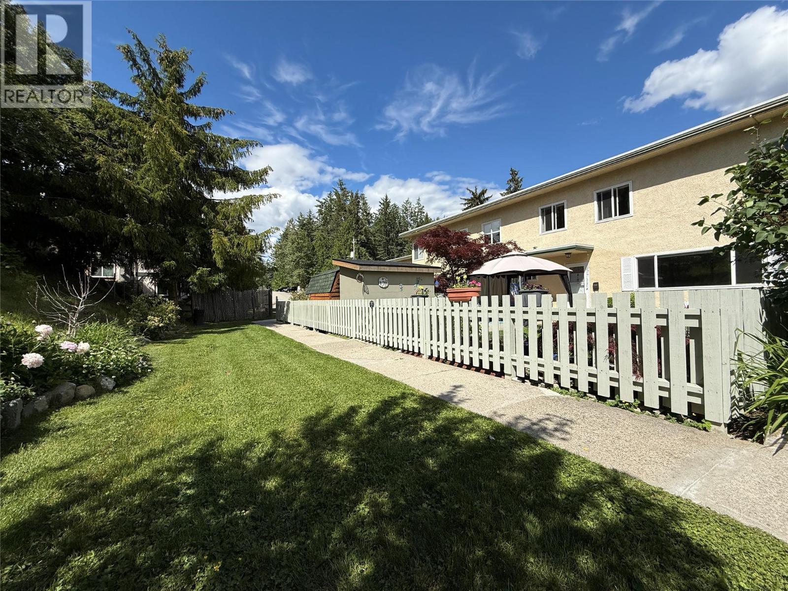 467 Richards Street W