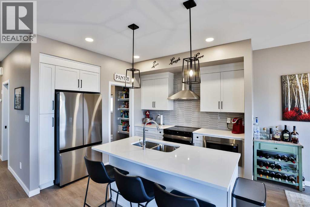 38 Goldenrod Place W