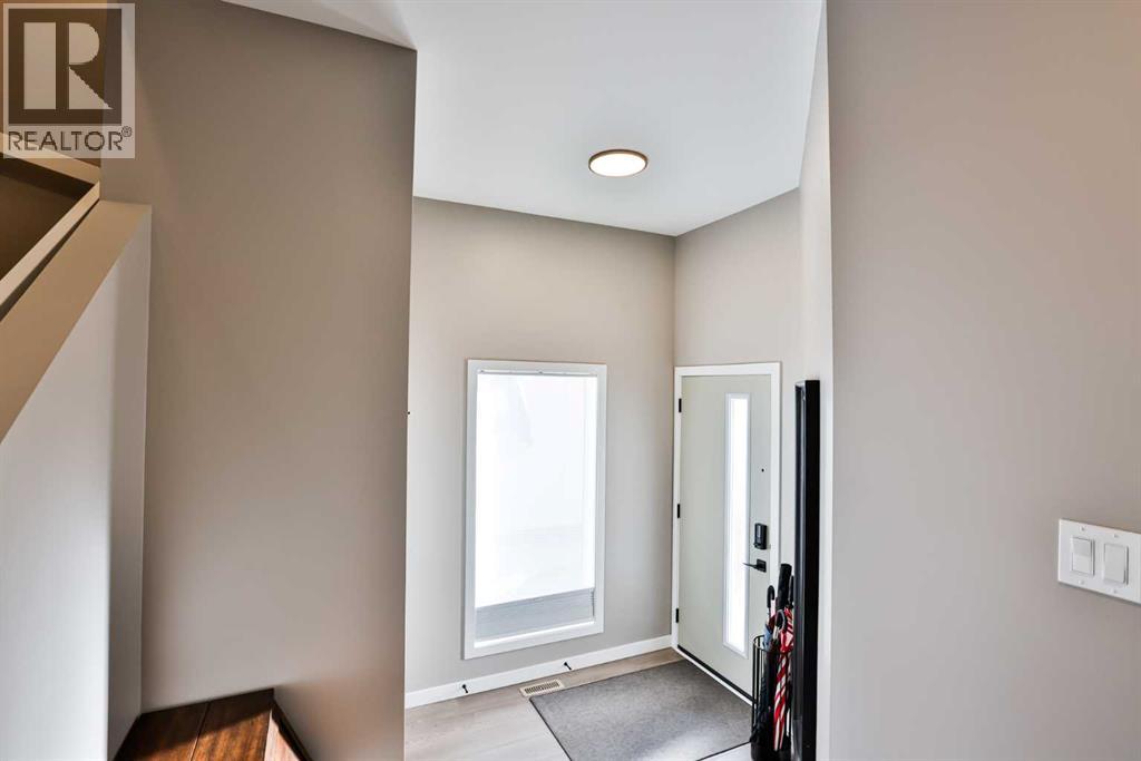 38 Goldenrod Place W