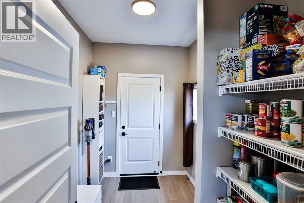 38 Goldenrod Place W