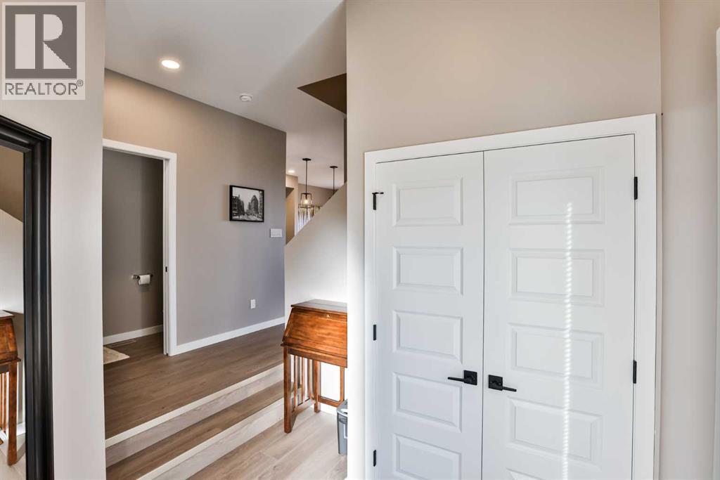 38 Goldenrod Place W