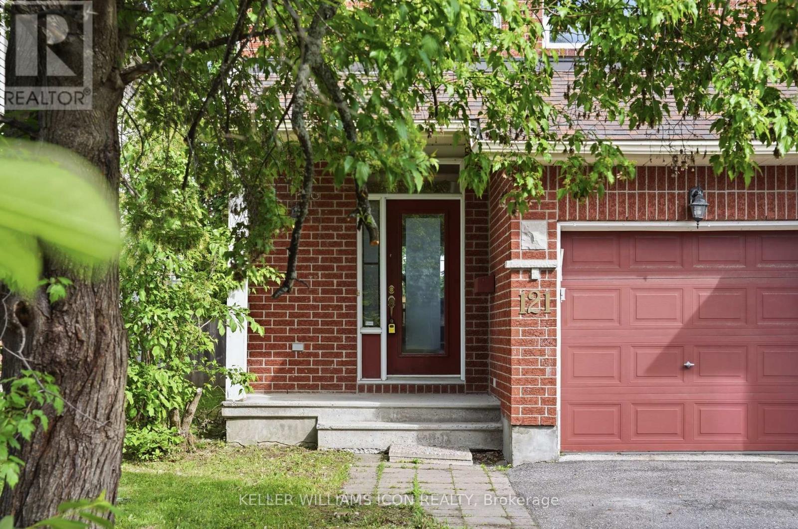 121 THORNBURY CRESCENT