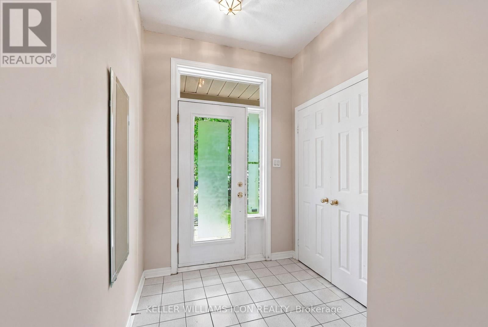 121 THORNBURY CRESCENT