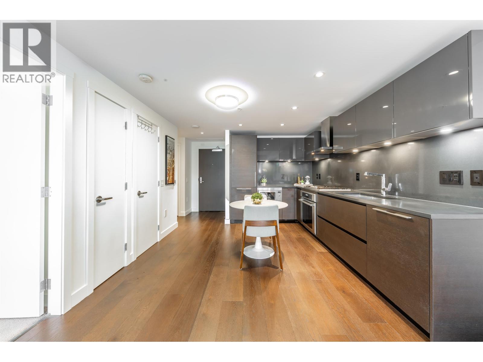 201 1561 W 57TH AVENUE