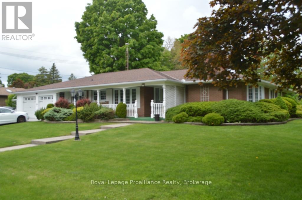 Photo 1 of 24 — 9 PARKVIEW HEIGHTS, Quinte West (Trenton Ward), ON K8V5L9