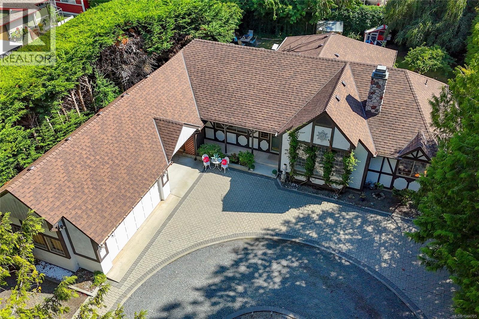 2526 Island Hwy W