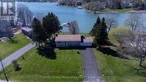 143 CLARK DRIVE Front of Leeds & Seeleys Bay ON K7G2V5