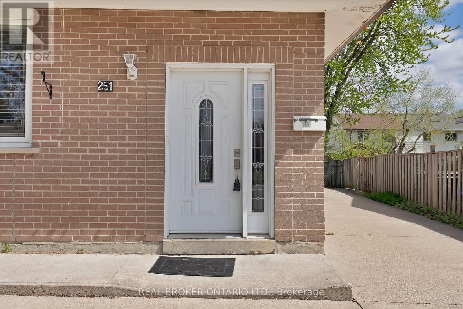 MAIN FL - 251 VODDEN STREET E