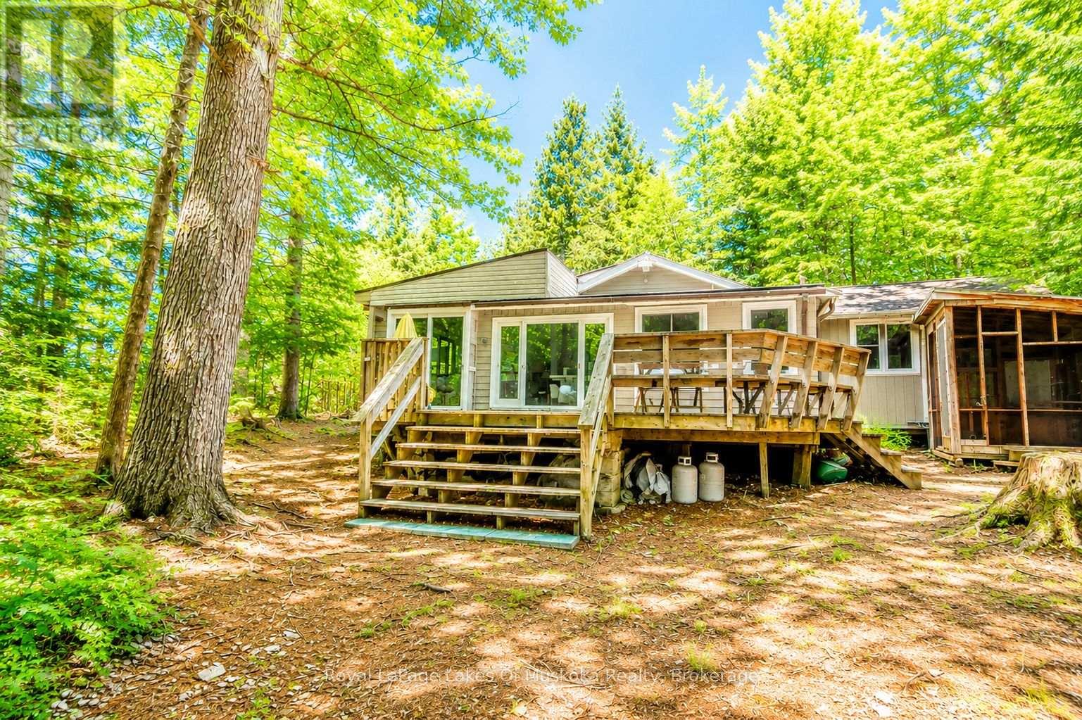 Photo 1 of 18 — 1036 PORCUPINE POINT, Lake of Bays (Ridout), ON P0B1A0