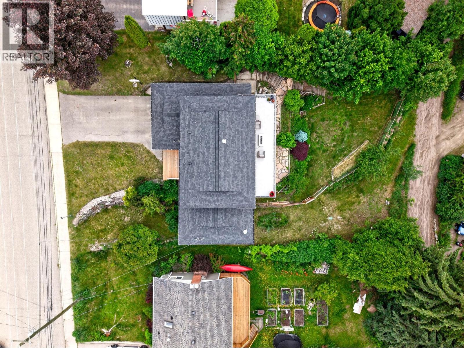 604 Innes Street W