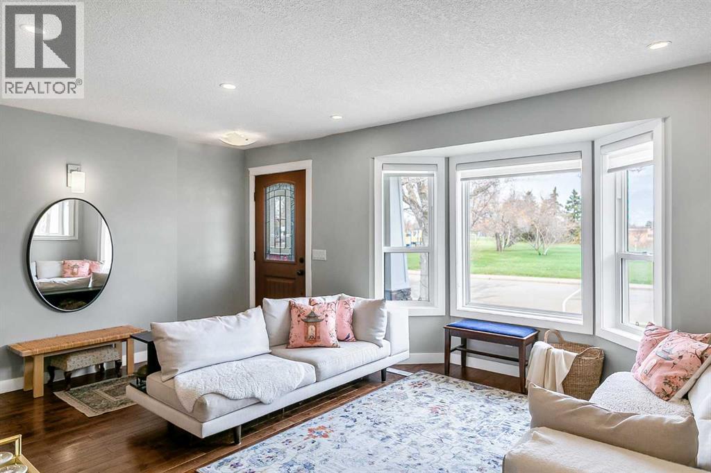 95 Hillgrove Crescent SW