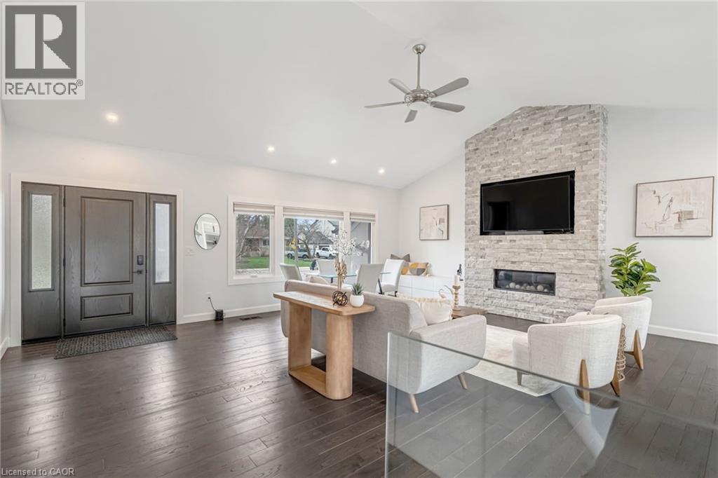 2123 DEYNCOURT Drive