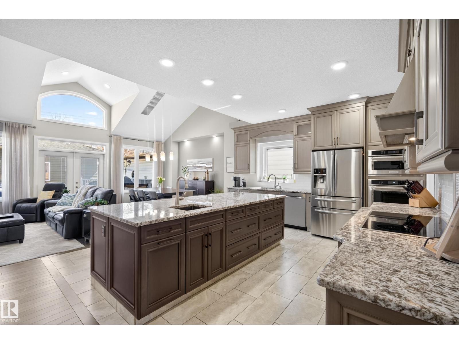 9245 87 ST NW