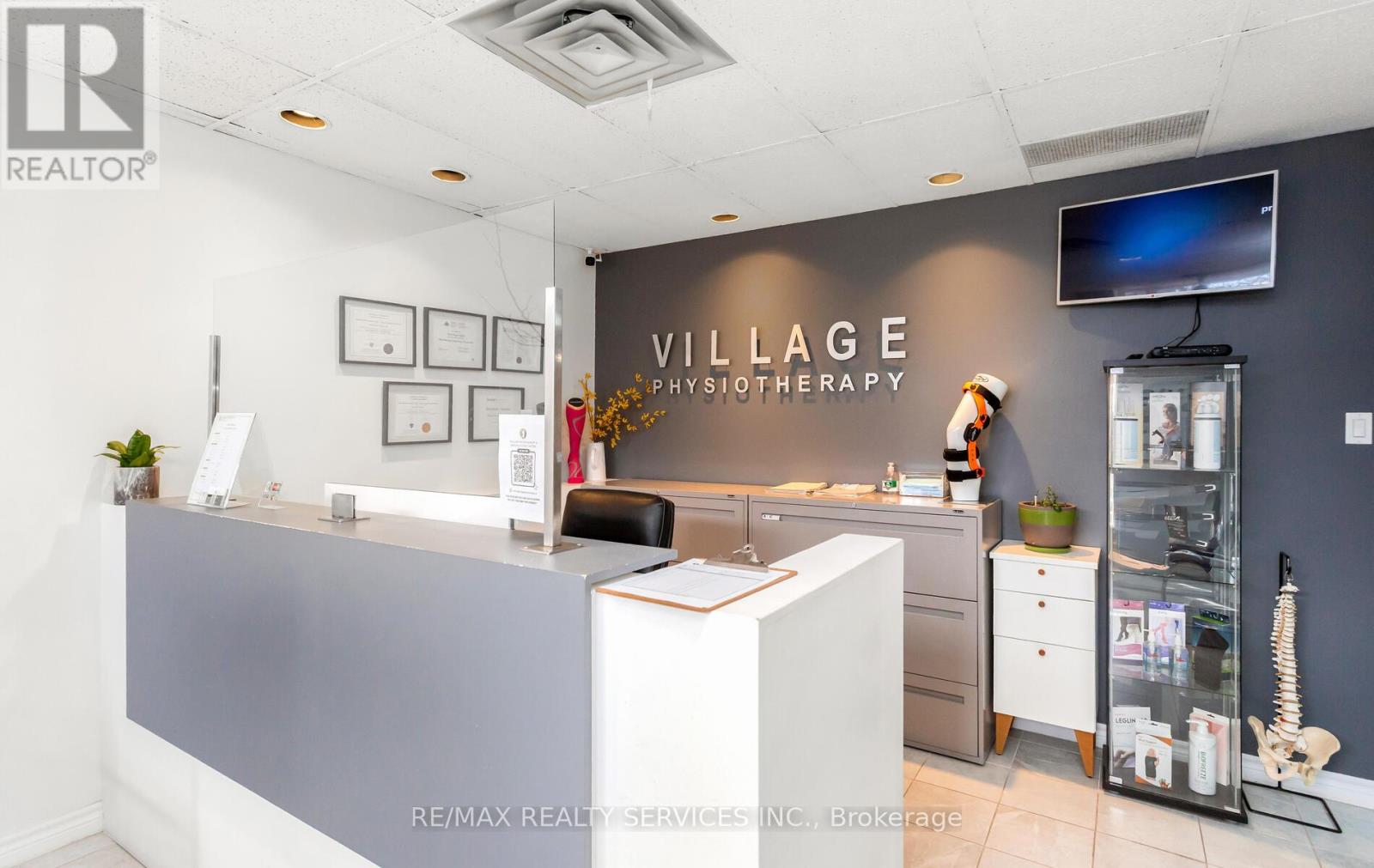 #100 - 57 VILLAGE CENTRE PLACE
