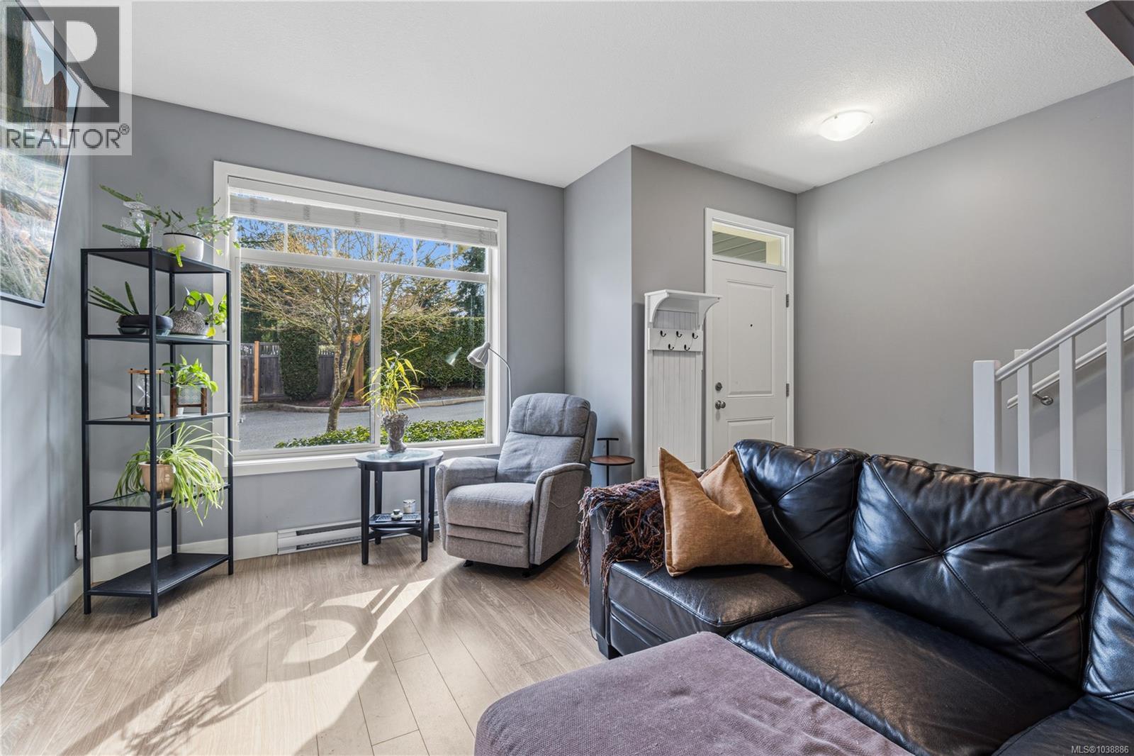2446 York Cres