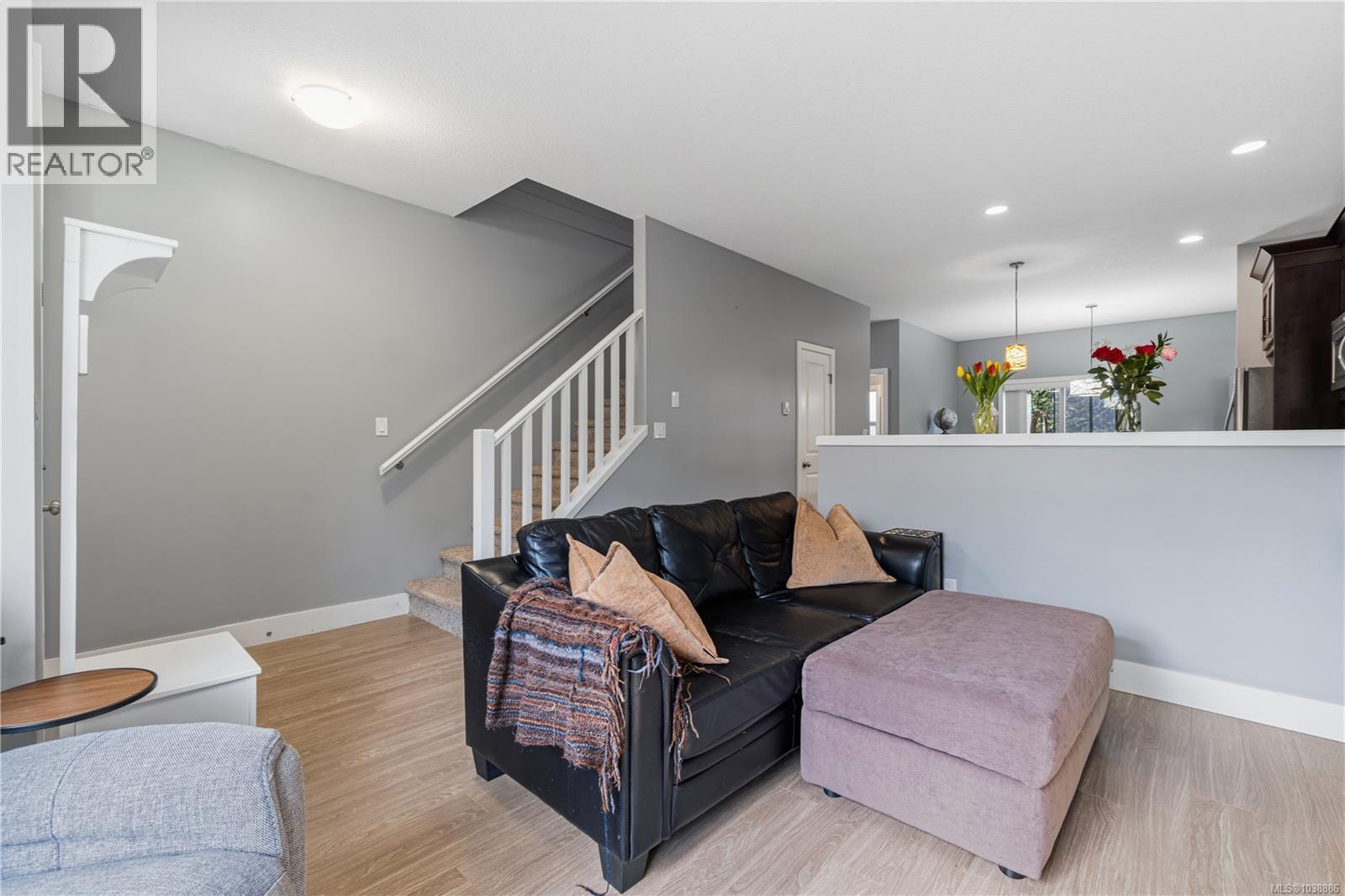 2446 York Cres