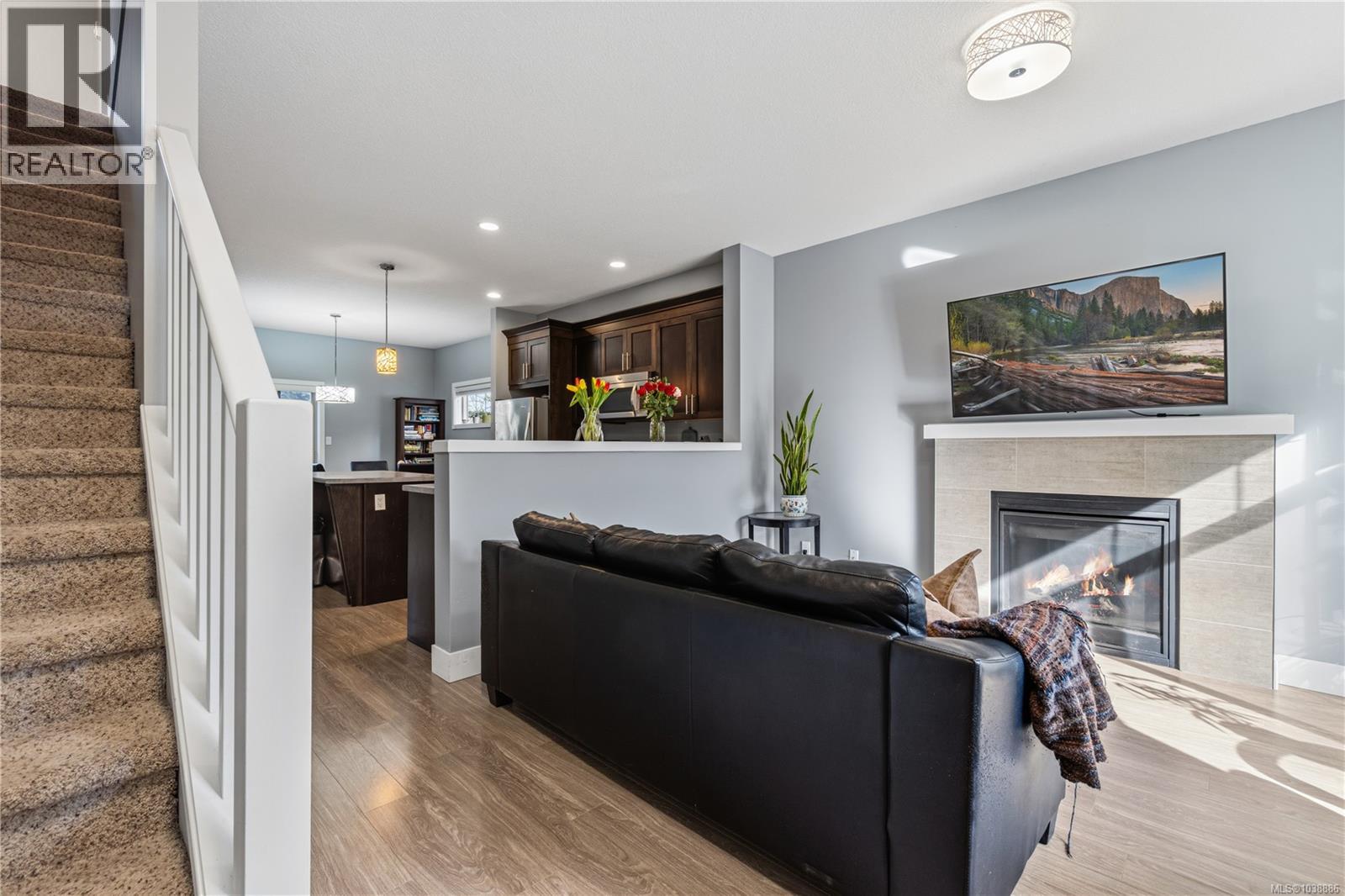 2446 York Cres