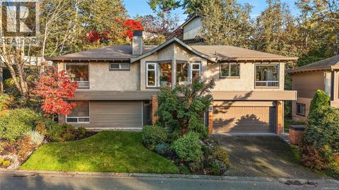 21 909 Carolwood Dr Saanich BC V8X3T9