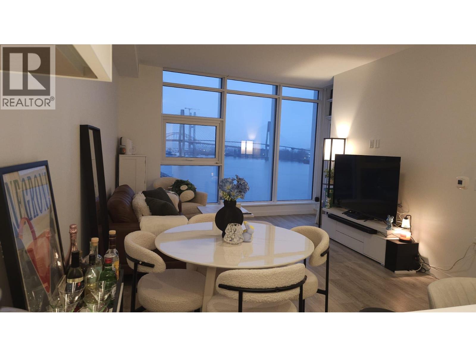 802 660 QUAYSIDE DRIVE