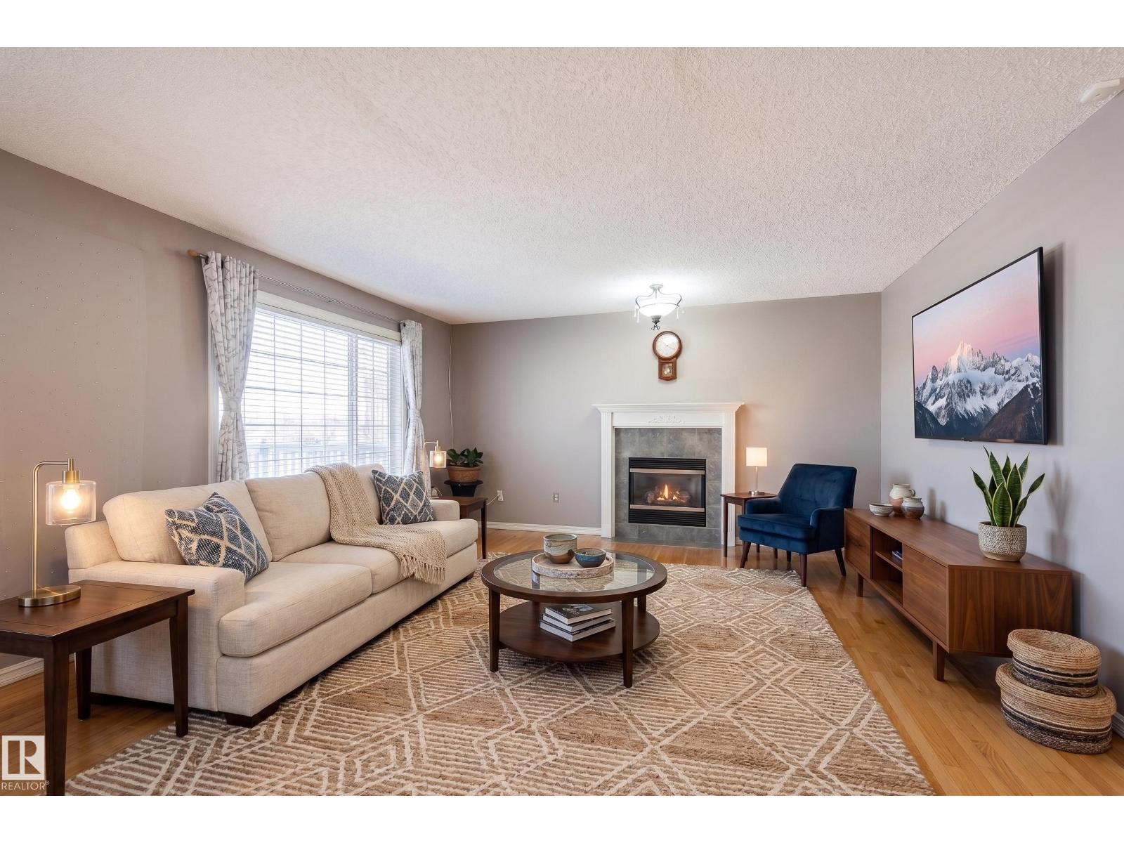 1044 BARNES WY SW