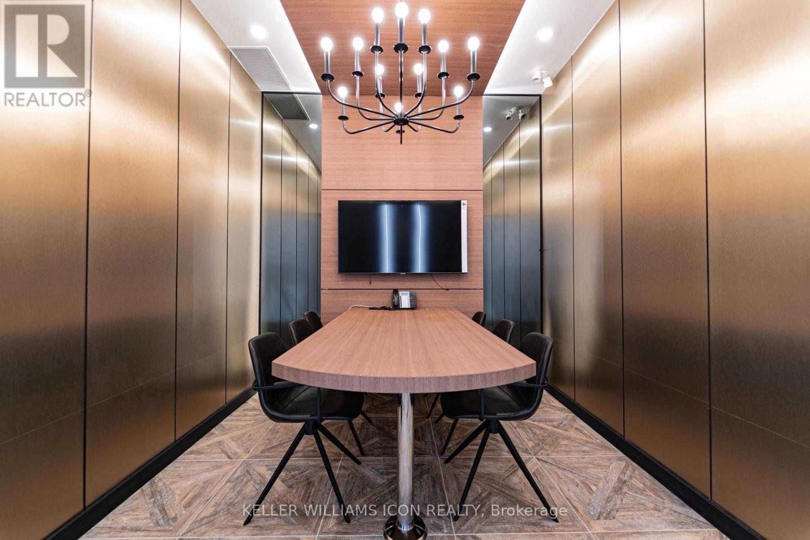 6 - 224 HUNT CLUB ROAD