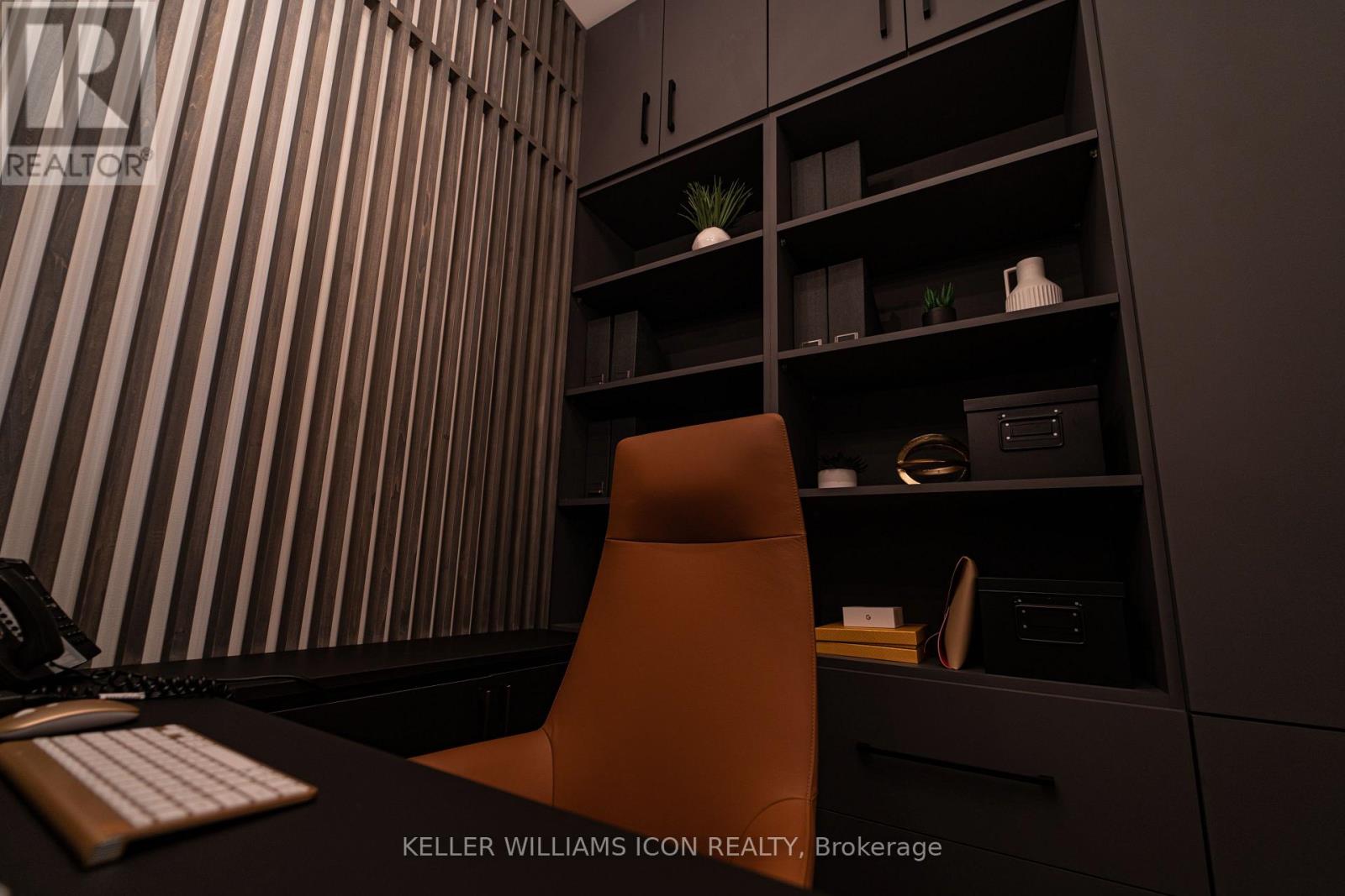 6 - 224 HUNT CLUB ROAD