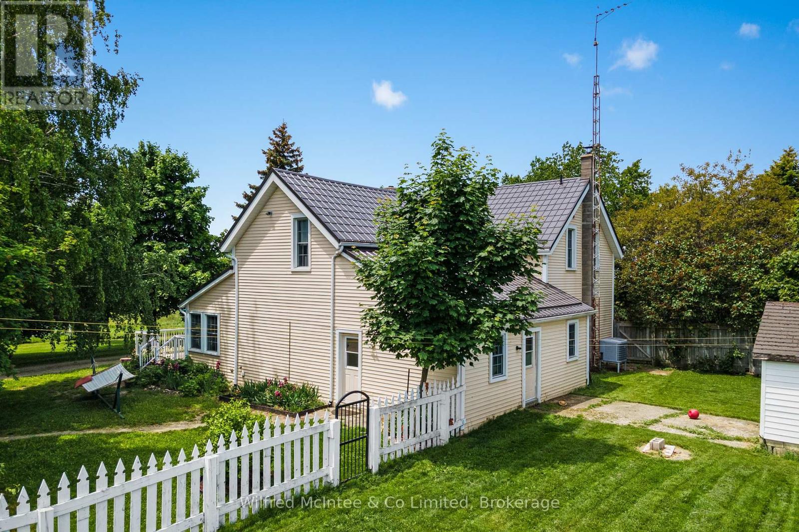 952 BRUCE ROAD 23