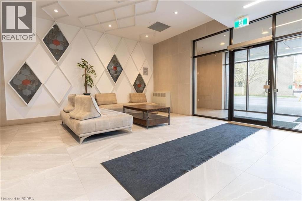 1 WELLINGTON Street Unit# 817