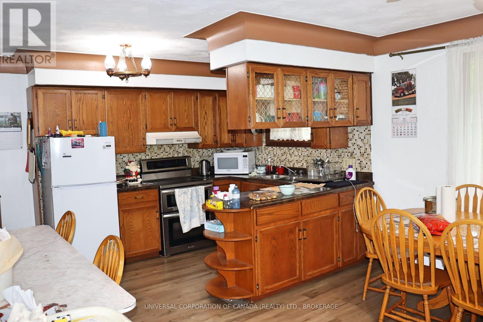 124 SYDENHAM STREET W