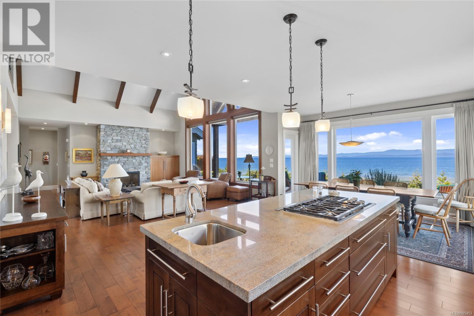 927 Bluffs Dr