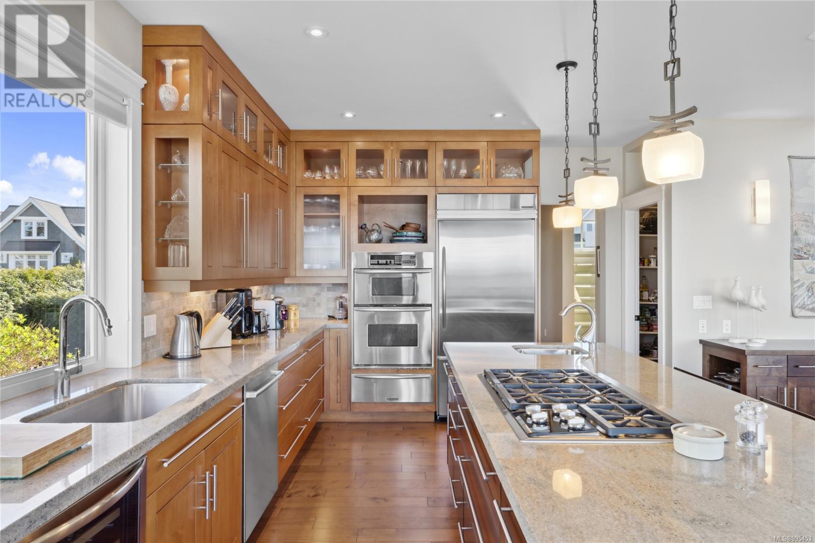 927 Bluffs Dr