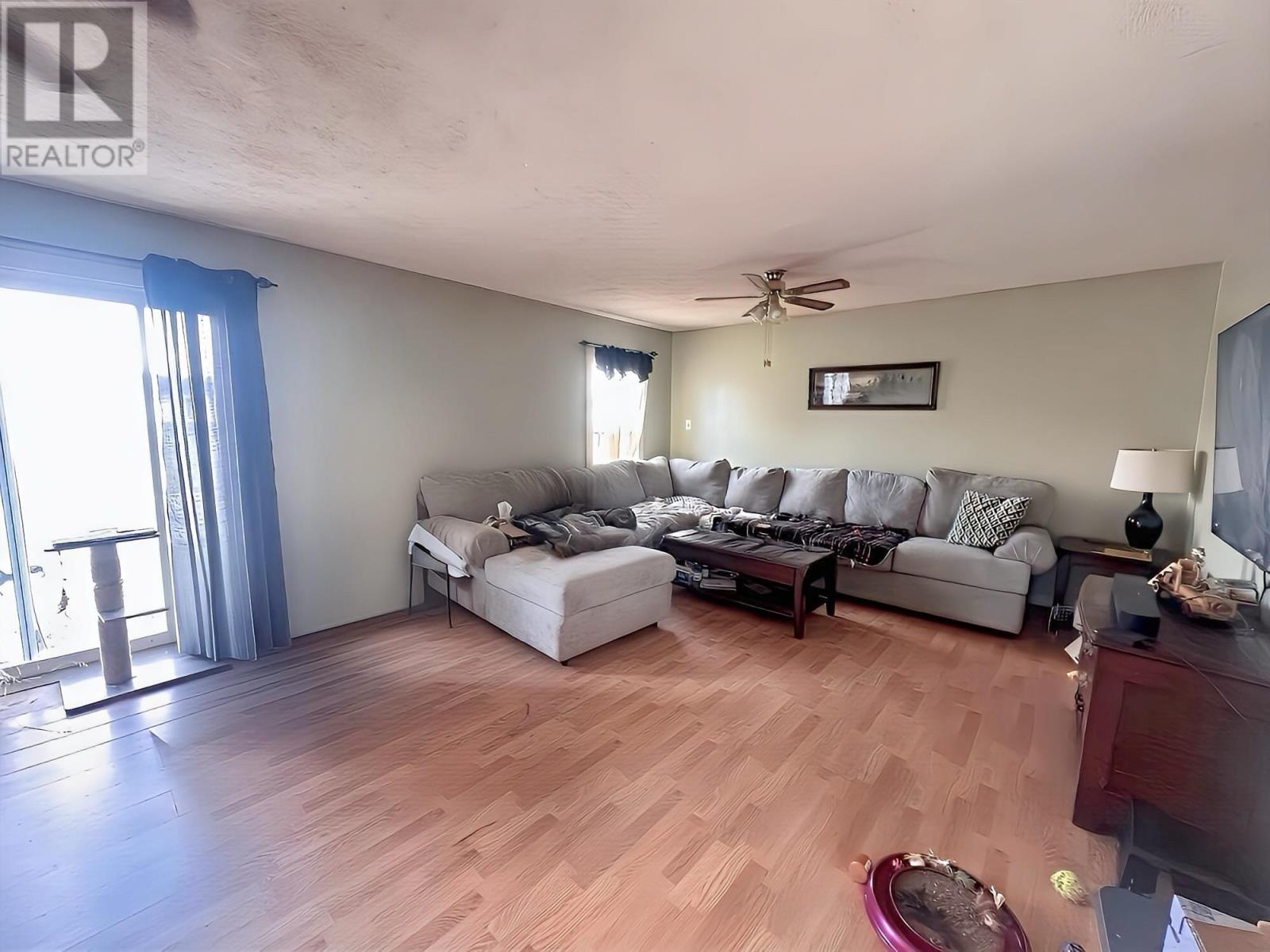 407 First ST W