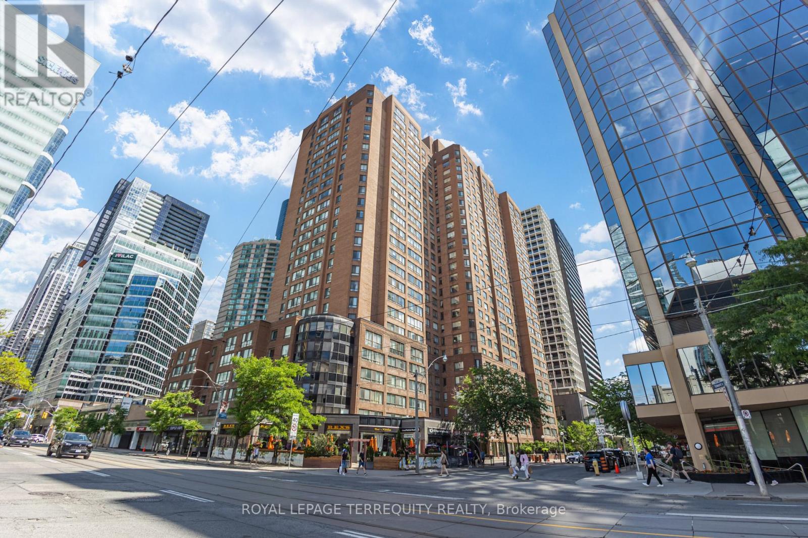 Photo 1 of 47 — 2302 - 633 BAY STREET Unit 2302, Toronto (Bay Street Corridor), ON M5G2G4