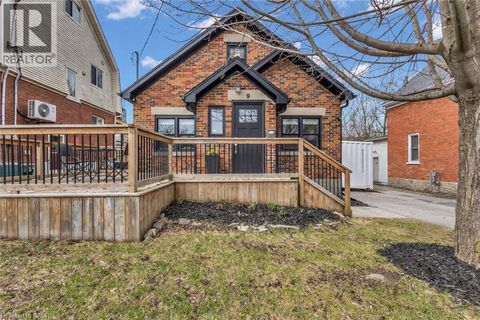 9 DUNBAR Road S Waterloo ON N2L2C9