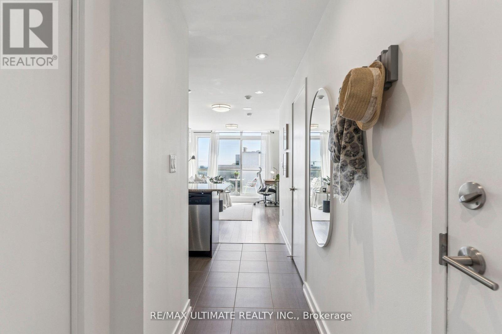 1402 - 816 LANSDOWNE AVENUE