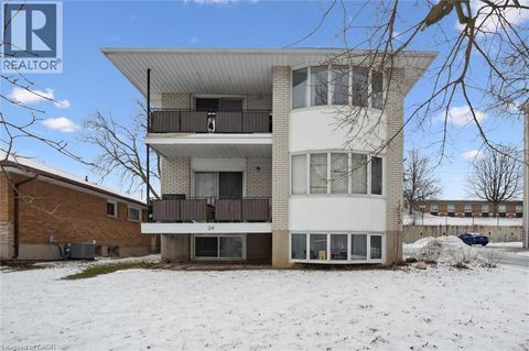 24 AUSTIN Drive Waterloo ON N2L3Y1