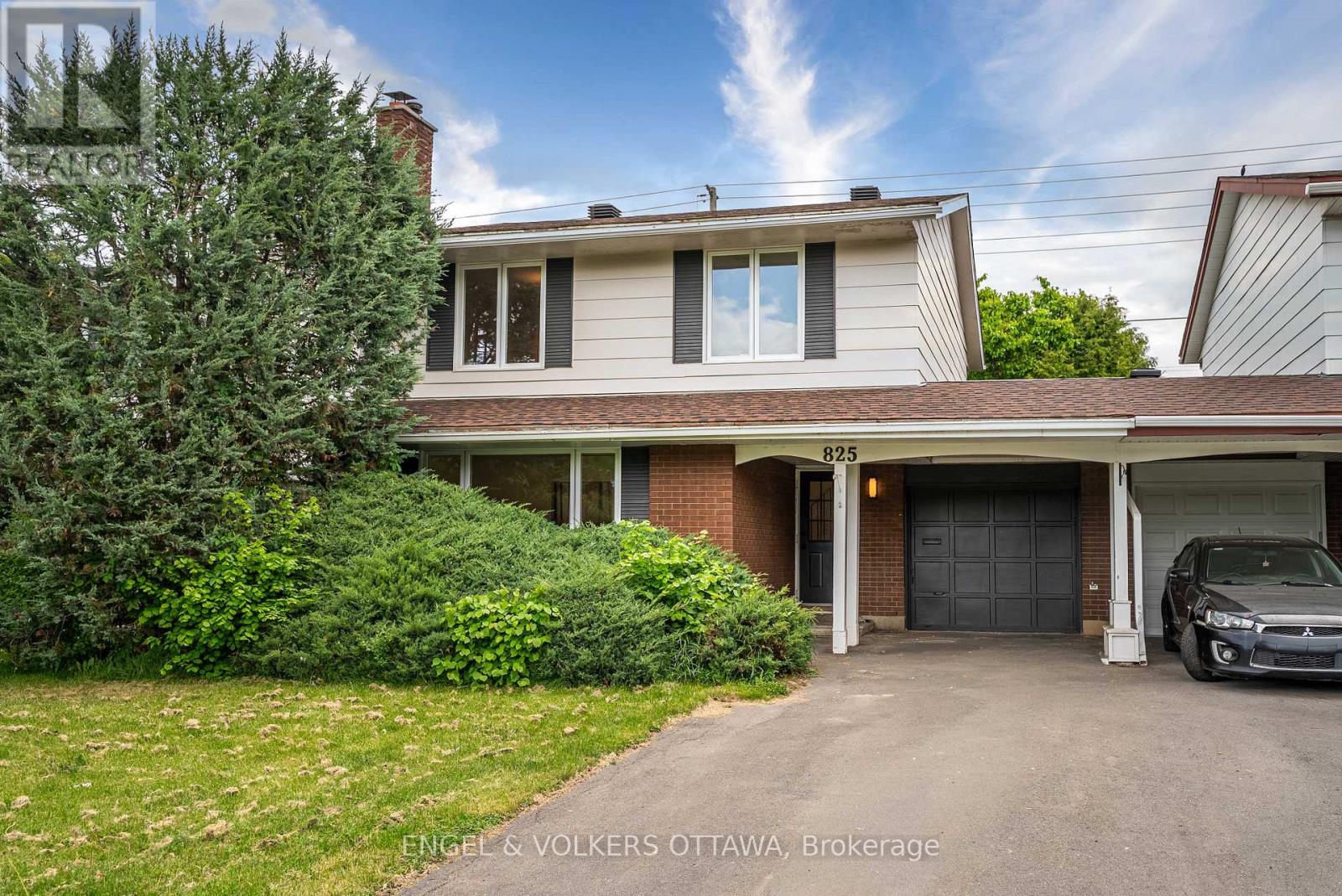 Photo 1 of 50 — 825 DE SALABERRY STREET, Ottawa, ON K1J6Y5