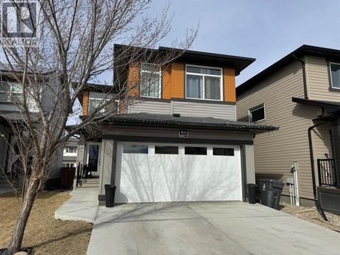 405 Moonlight Way W Lethbridge AB T1J5M8