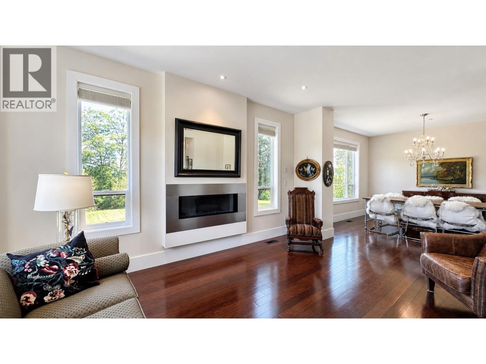 300 LAURIER AVENUE