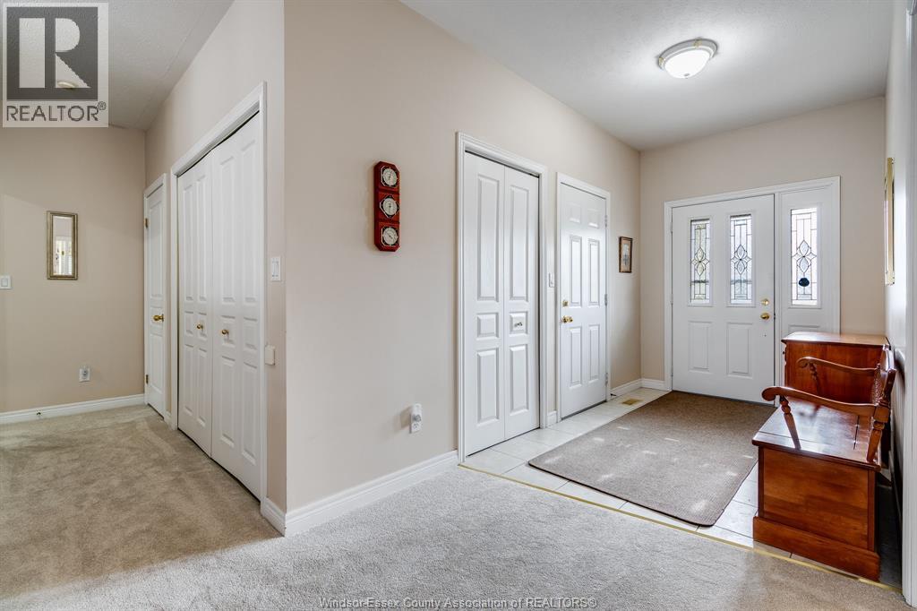 653 McNaughton AVENUE West