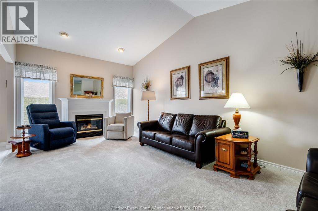 653 McNaughton AVENUE West